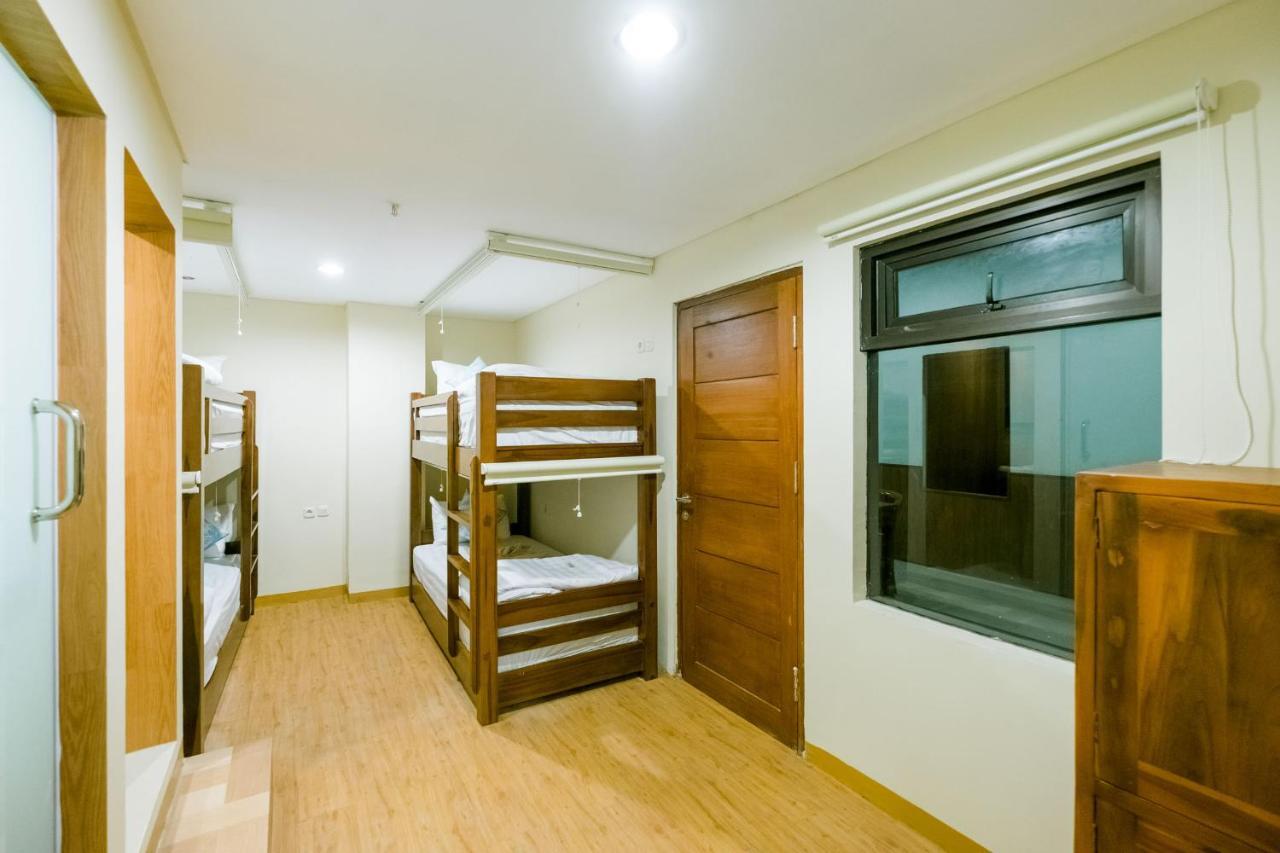 Caroline Hostel Canggu Extérieur photo
