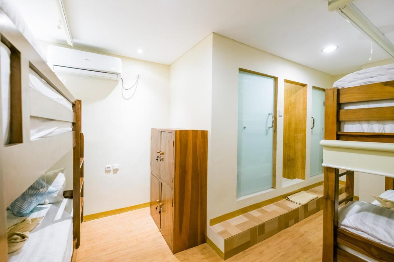 Caroline Hostel Canggu Extérieur photo